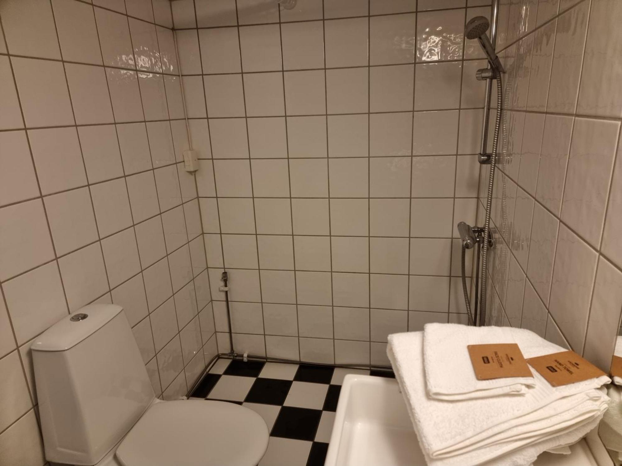 Kjellerleilighet Egen Inngang. Stange Exteriör bild